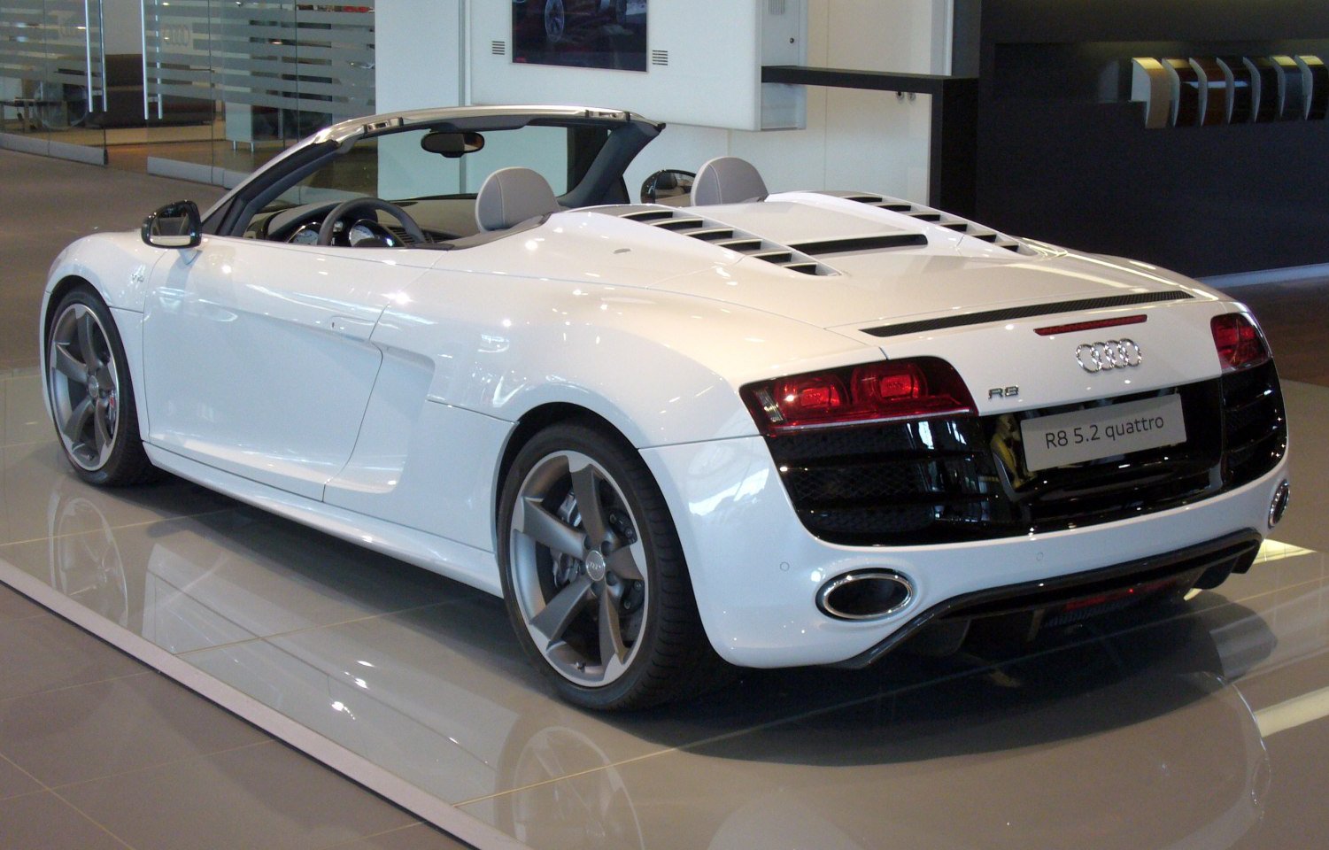 Audi R Spyder Fsi V Hp Quattro R Tronic